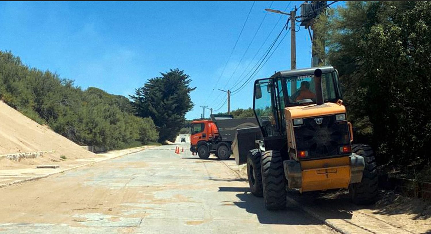 Retiro de la arena. Lleva a cabo el Consorcio en un tramo de la avenida 2