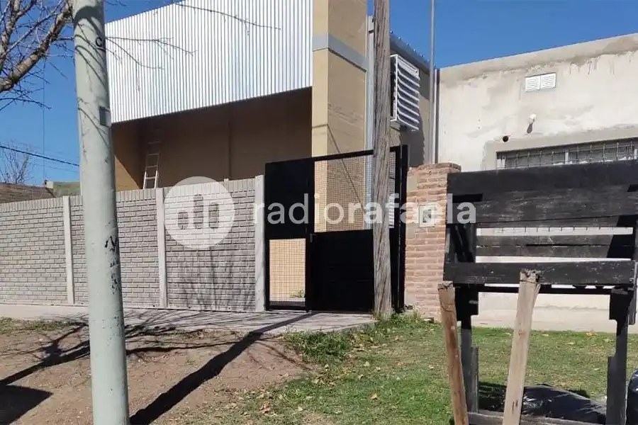 Se cayó de mas de 5 metros un hombre que estaba pintando una pared en Barrio Italia