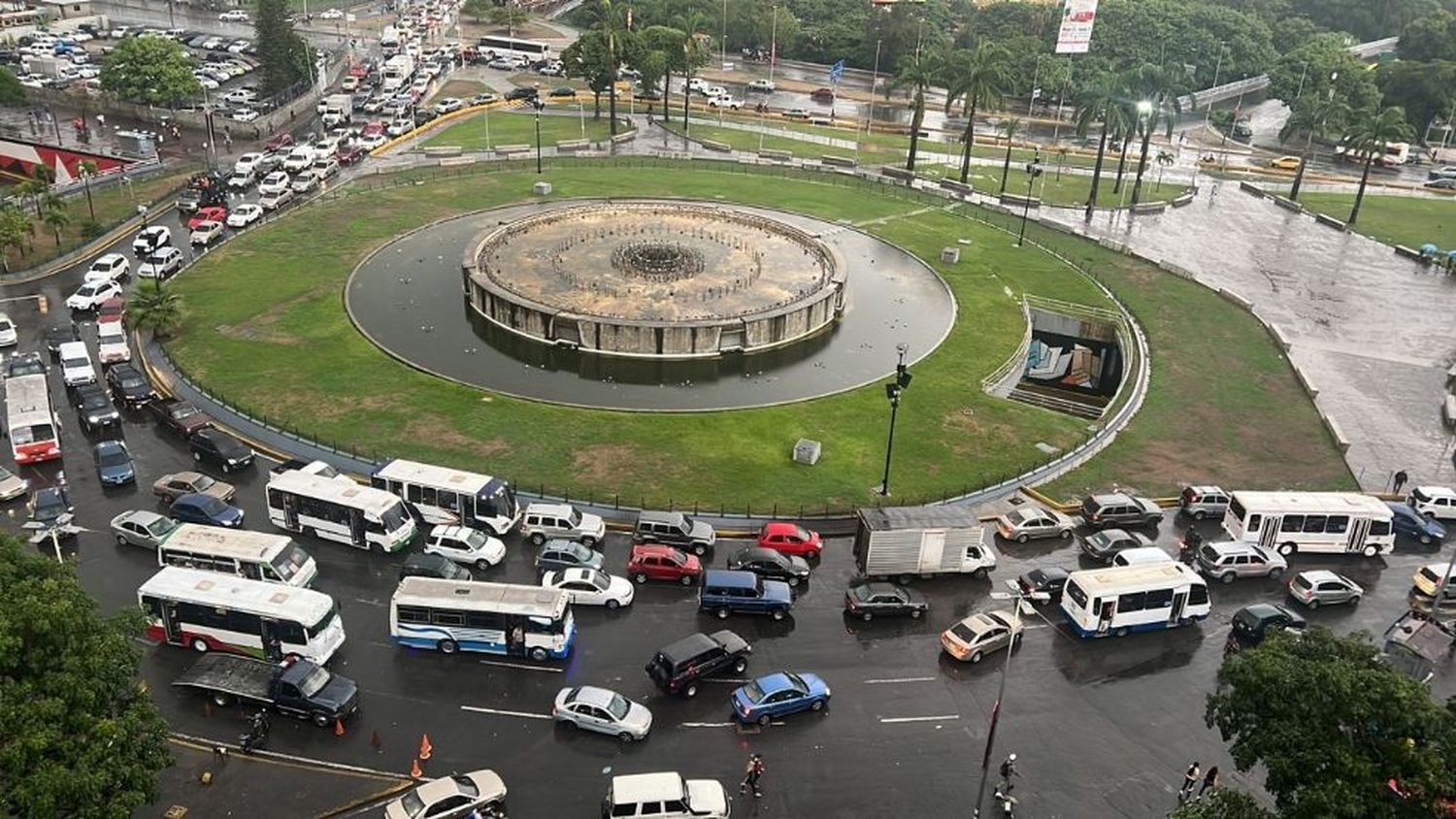 Torrencial de lluvias causa afectaciones en Caracas y deja varias partes sin electricidad