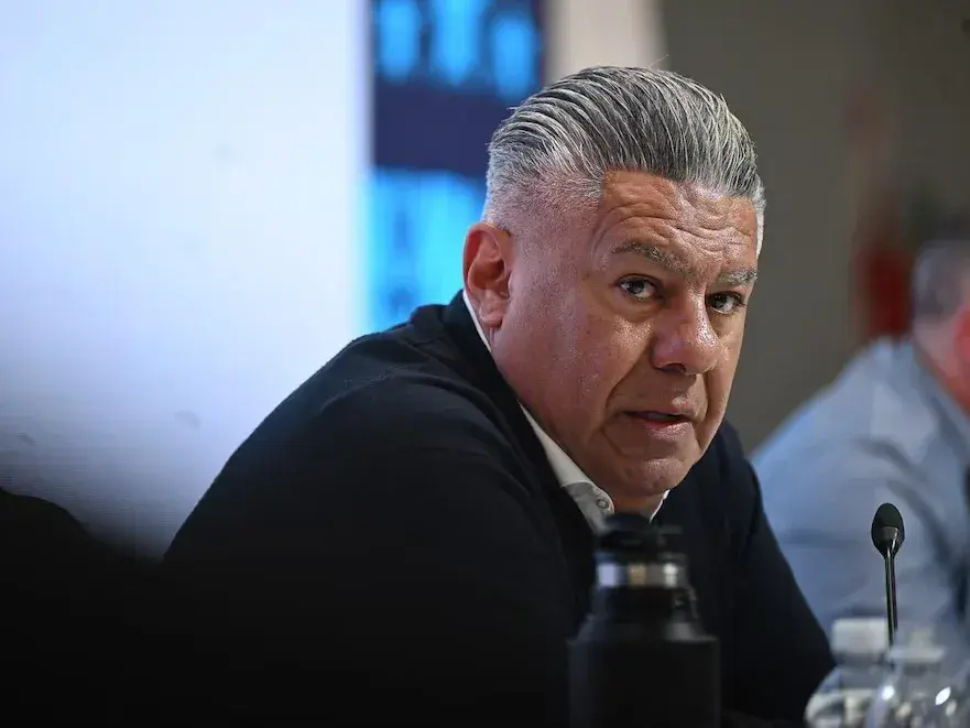 Claudio "Chiqui" Tapia fue autorizado a viajar otra vez a Paraguay y Suiza . Foto: REUTERS/Albert Gea