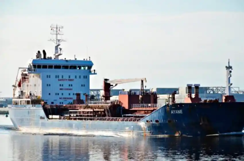 Asesinan al capitán y al primer oficial de un buque fondeado frente a la costa en Punta Lara
