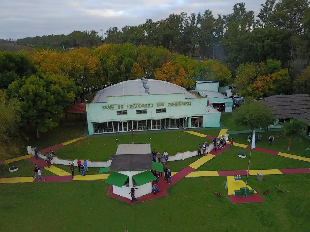 Acción en el Club de Cazadores