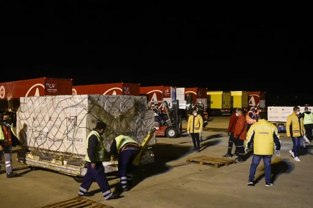 Llegó un nuevo vuelo desde Moscú con 815.150 dosis de la Sputnik V
