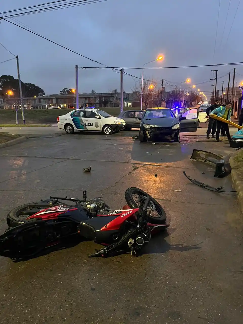 FOTO EN HOY/ MOTO ACCIDENTE
El incidente de tránsito se registró ayer por la tarde, en Pujol y Duffau.