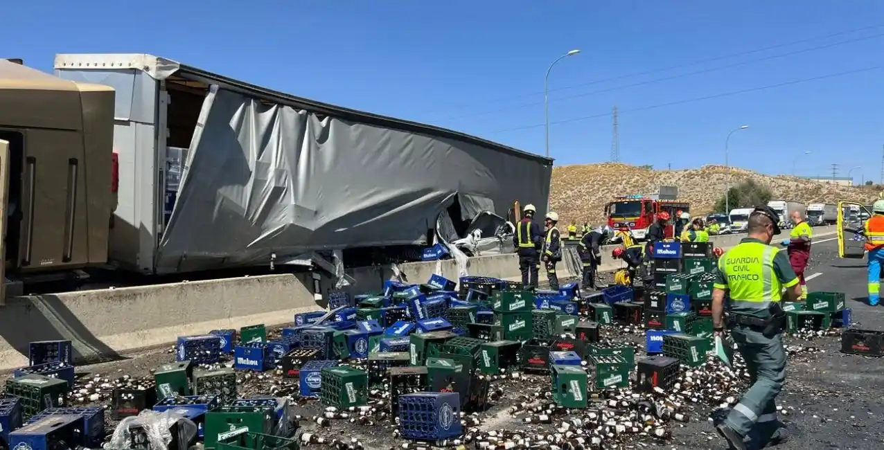 Una mujer murió al ser aplastada por un camión de cervezas