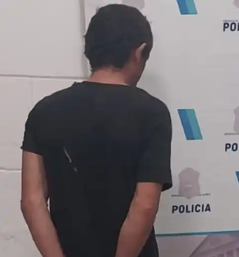 Amenazó con un cuchillo a su pareja