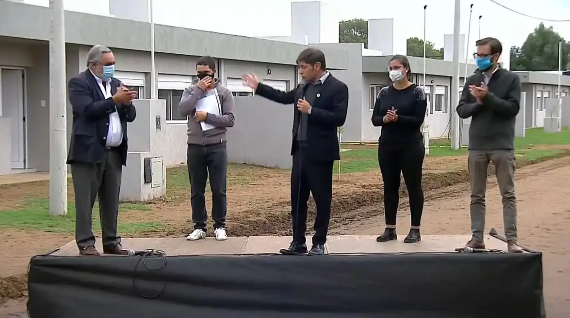 "No sé cómo te caerá esto": Kicillof compartió acto con un Intendente radical y se metió de lleno en la interna de la UCR