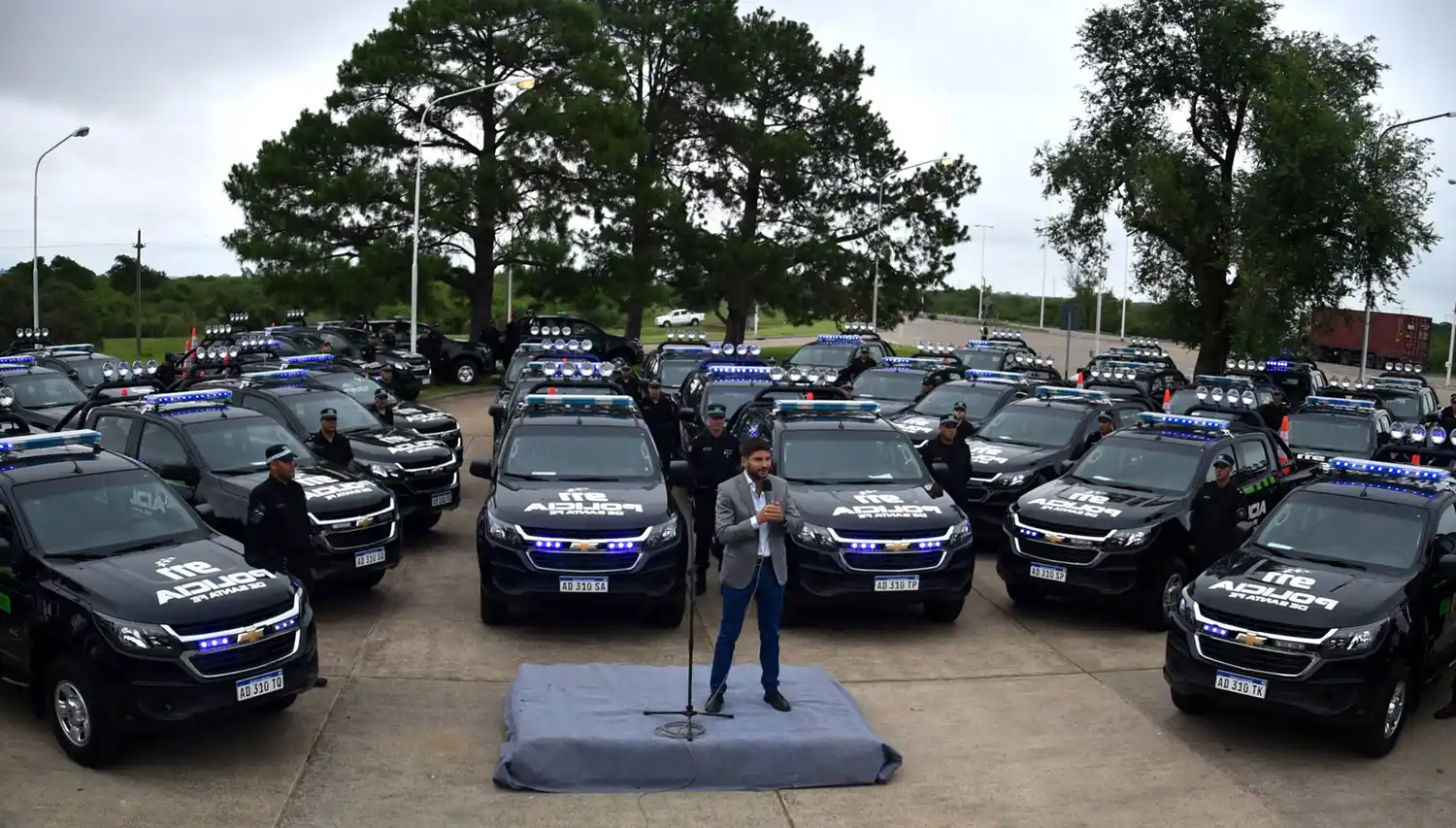Entregaron 40 nuevas camionetas para la Policía de Seguridad Vial