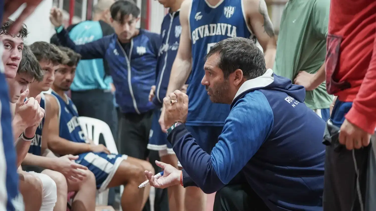 Los dirigidos por Mauro Mazzucchelli aguardan por el choque entre Huracán y Centro Basko
