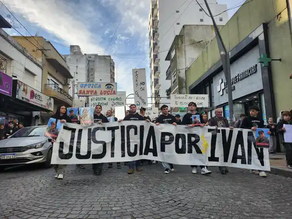 El pedido de justicia por Iván se hizo sentir en una multitudinaria movilización
