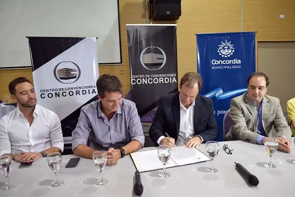 El Gobernador firmó el acta para ampliar la red de gas natural de Concordia