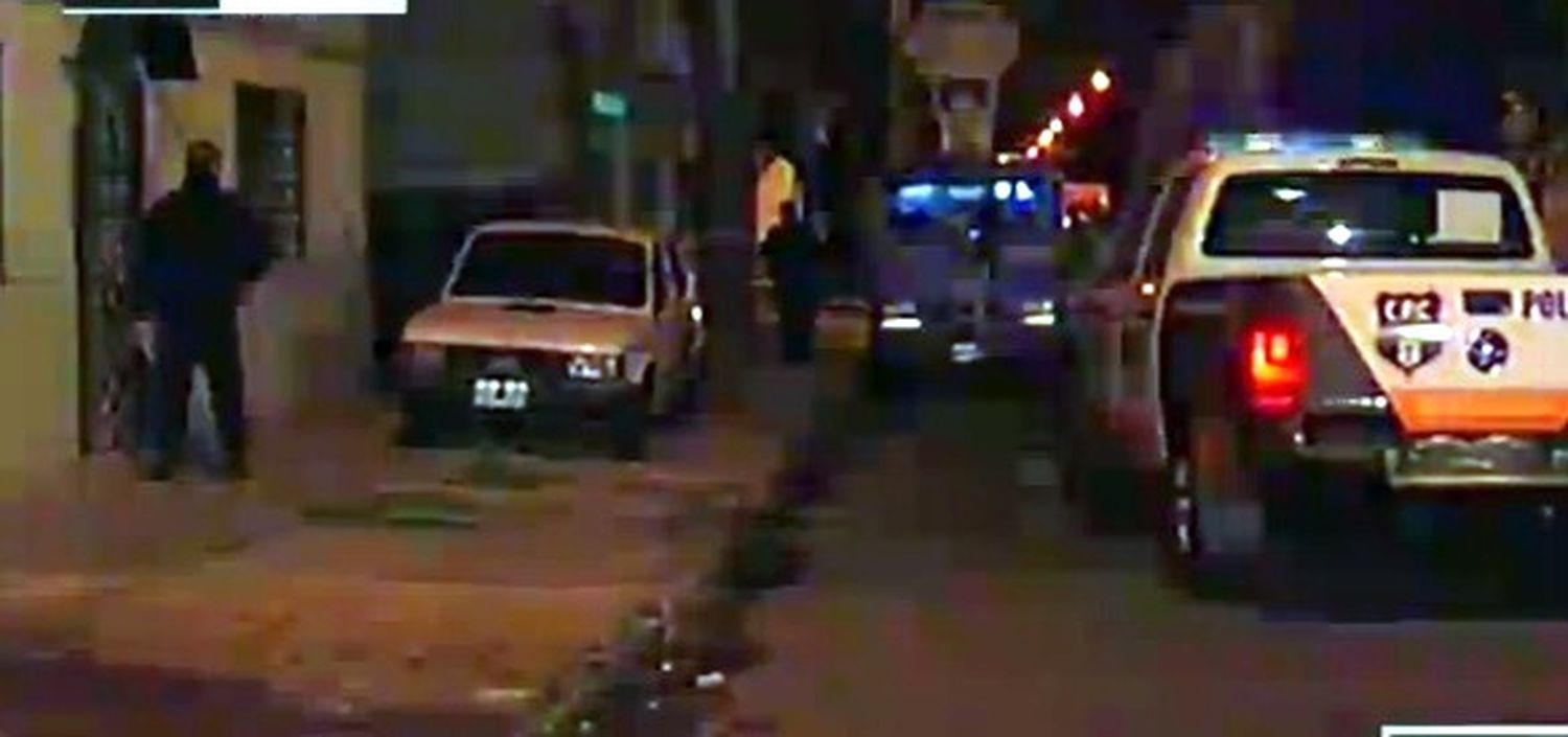 Munro: Murió al quedar en medio de tiroteo entre su papá y 3 ladrones