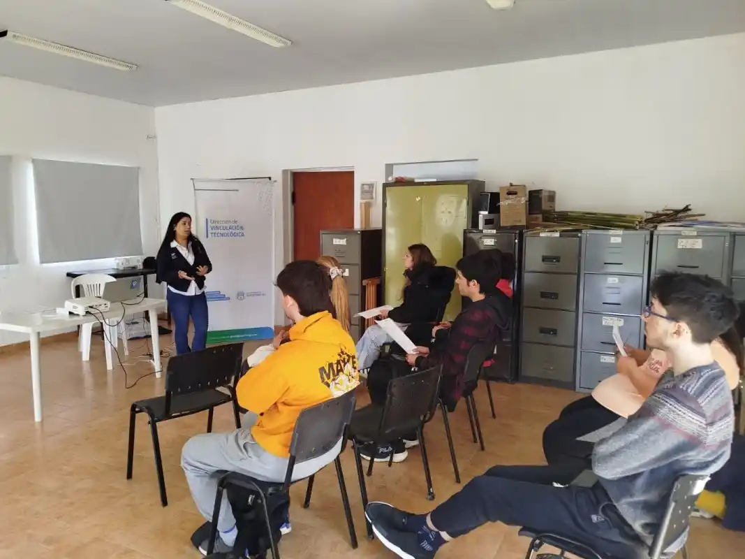 Con un un taller sobre armado de CV y búsqueda laboral, comenzó una serie de capacitaciones para favorecer la inserción laboral