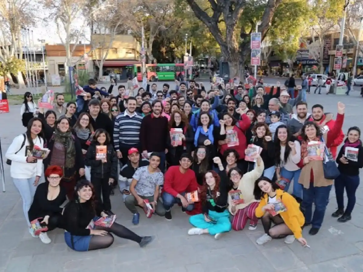 Del Caño llamó a votar por la izquierda: somos la "única fuerza" que no se dejará "gobernar por el FMI" 