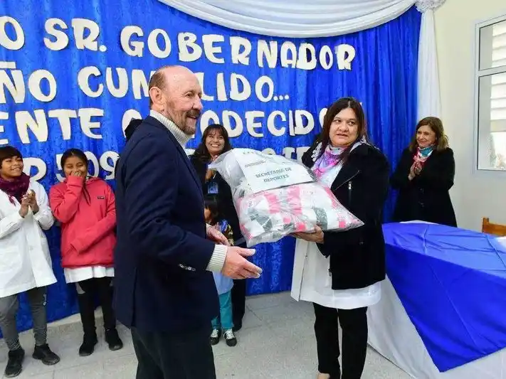 El gobernador habilitó la obra educativa 
1533 de su gestión y un nuevo centro de salud