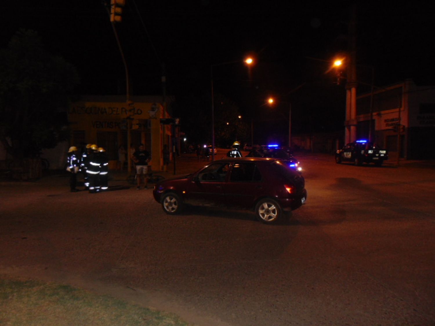 Fuerte choque entre auto y bici con un joven trasladado al Hospital 