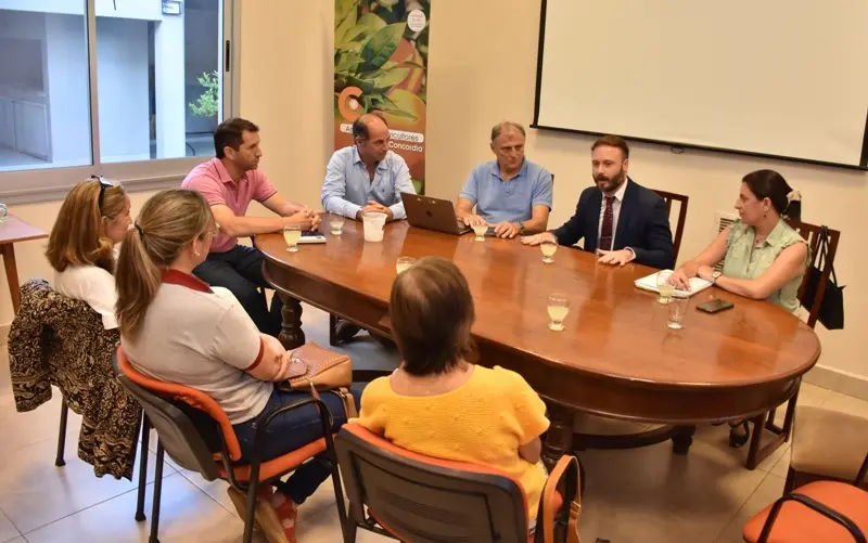 Azcué se reunió con la Asociación de Productores de Arándanos de la Mesopotamia Argentina