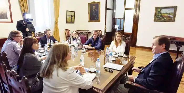 Bordet consulta con entidades e intendentes para elevar la propuesta a Nación