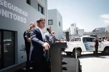 Kicillof entregó nuevos patrulleros para fortalecer la seguridad en Escobar: “A pesar de que Milei nos robó los fondos"