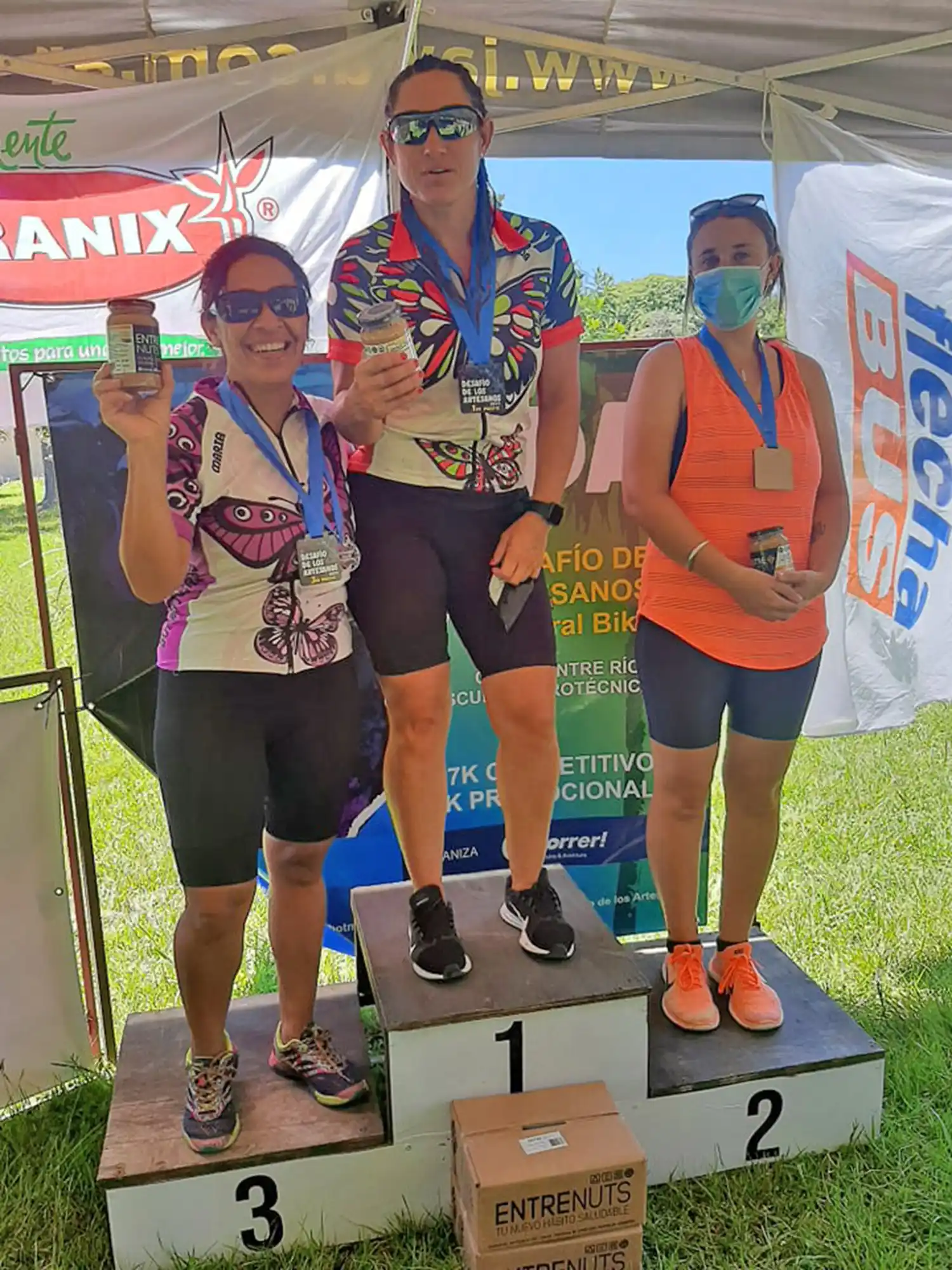 Mariana Magallán y María Azorín en el podio en Colón