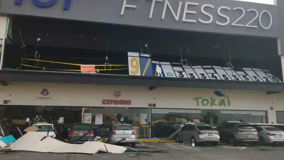 Así lucía el gimnasio tras la tormenta