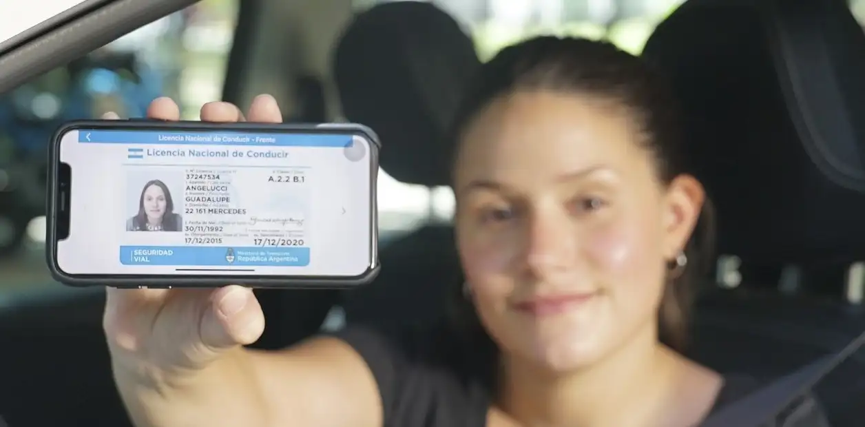 Se autorizó a circular con la licencia digital de la aplicación Mi Argentina y un certificado de trámite