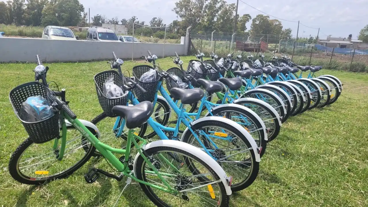 Entregan bicicletas para estudiantes de escuelas tresarroyenses