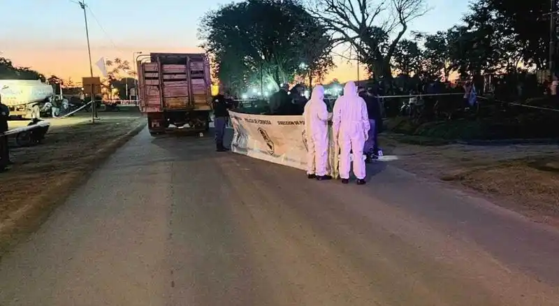 Colisión entre un camión y una moto 
dejó como saldo una persona fallecida