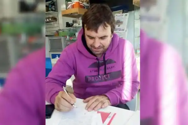 Javier Osella arregló con Juventud: seguirá en el club un año más 