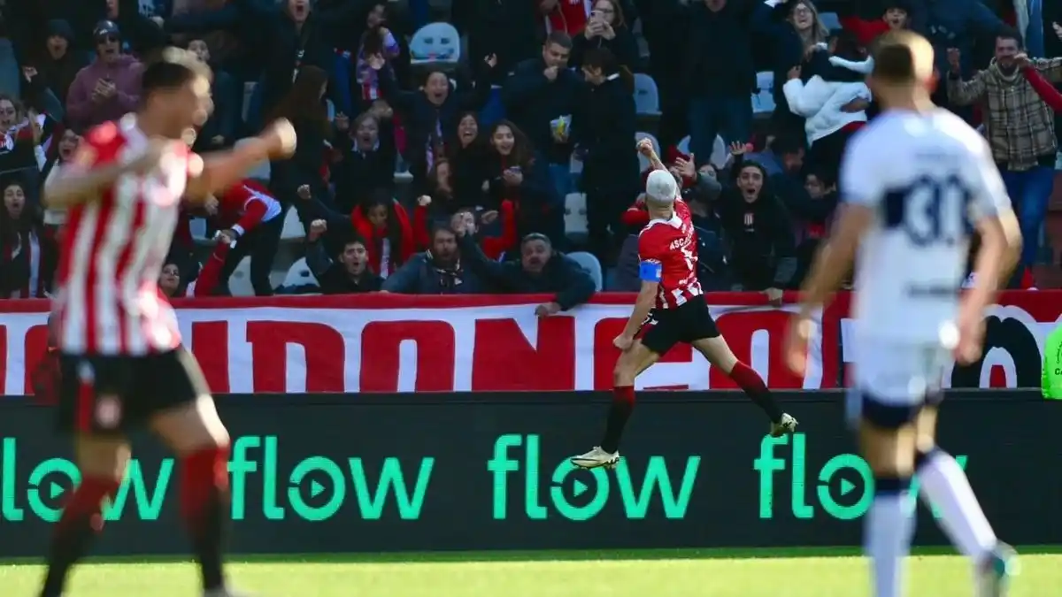 Festejo. Ascacibar anotó uno de los goles de Estudiantes en el Clásico