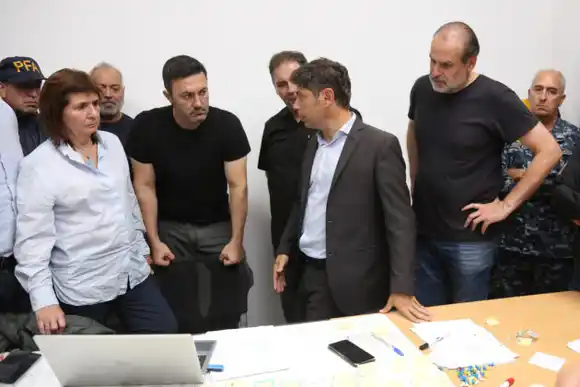 Kicillof, Bullrich y Petri se reunieron en Bahía Blanca para supervisar los operativos de emergencia