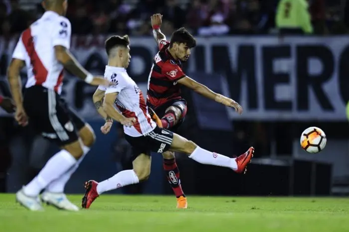 River empató y clasificó encabezando el grupo