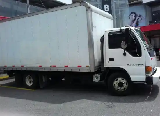 Camionero hace mudanzas gratis para los jóvenes que viajan a estudiar