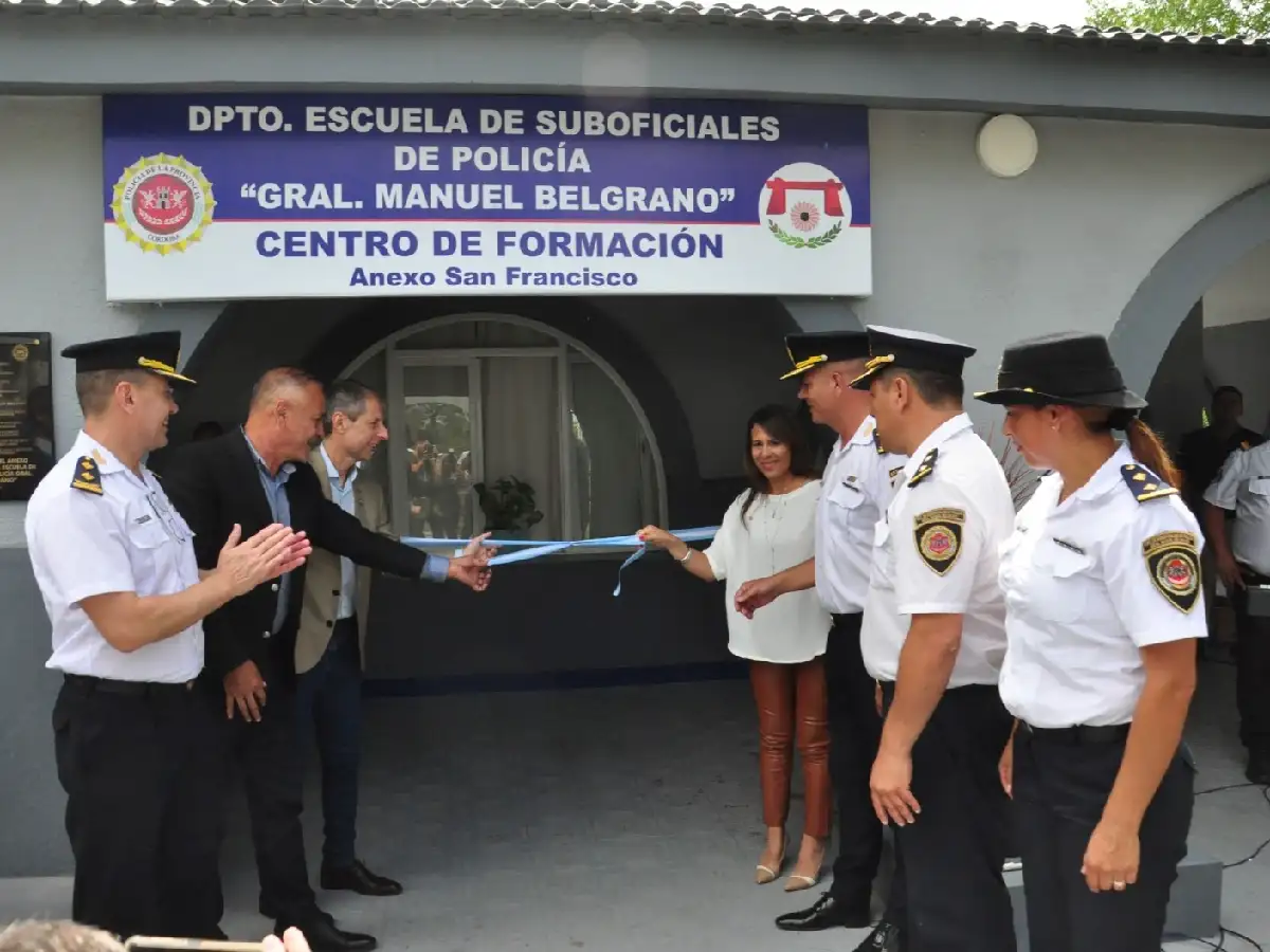 Bernarte inauguró sede de  Escuela de Suboficiales de Policía y anunció más cámaras  
