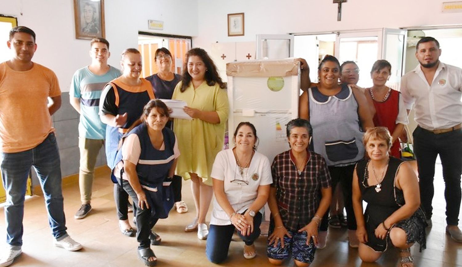 La comunidad educativa de la escuela Felipe Gardel cuenta con una nueva heladera