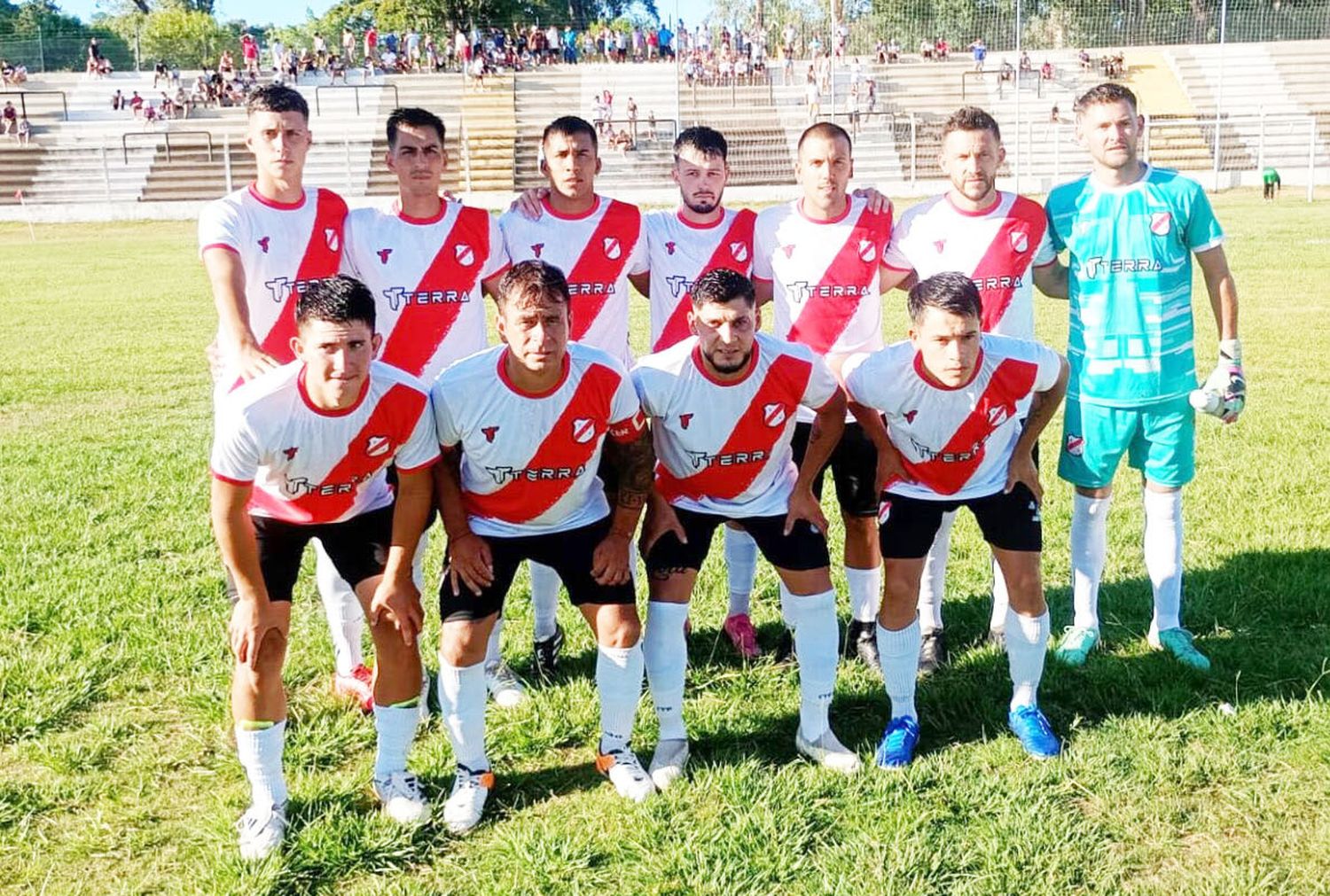 En el partido de ida Colegiales recibe este domingo a Independiente de Villa del Rosario