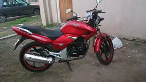 Joven robó una moto de una casa y una cámara lo filmó