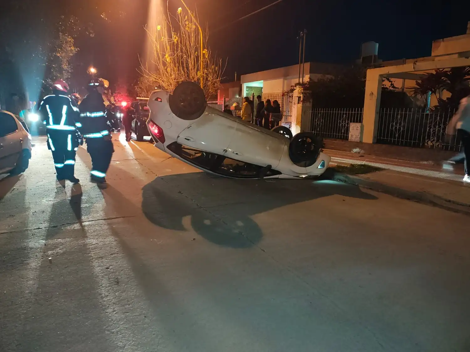 El accidente ocurrió en la noche del lunes en calle Juan XXIII al 2100.