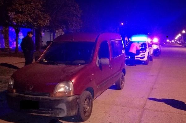 Escapó de un control, lo persiguieron y al atraparlo trató de huir a pie