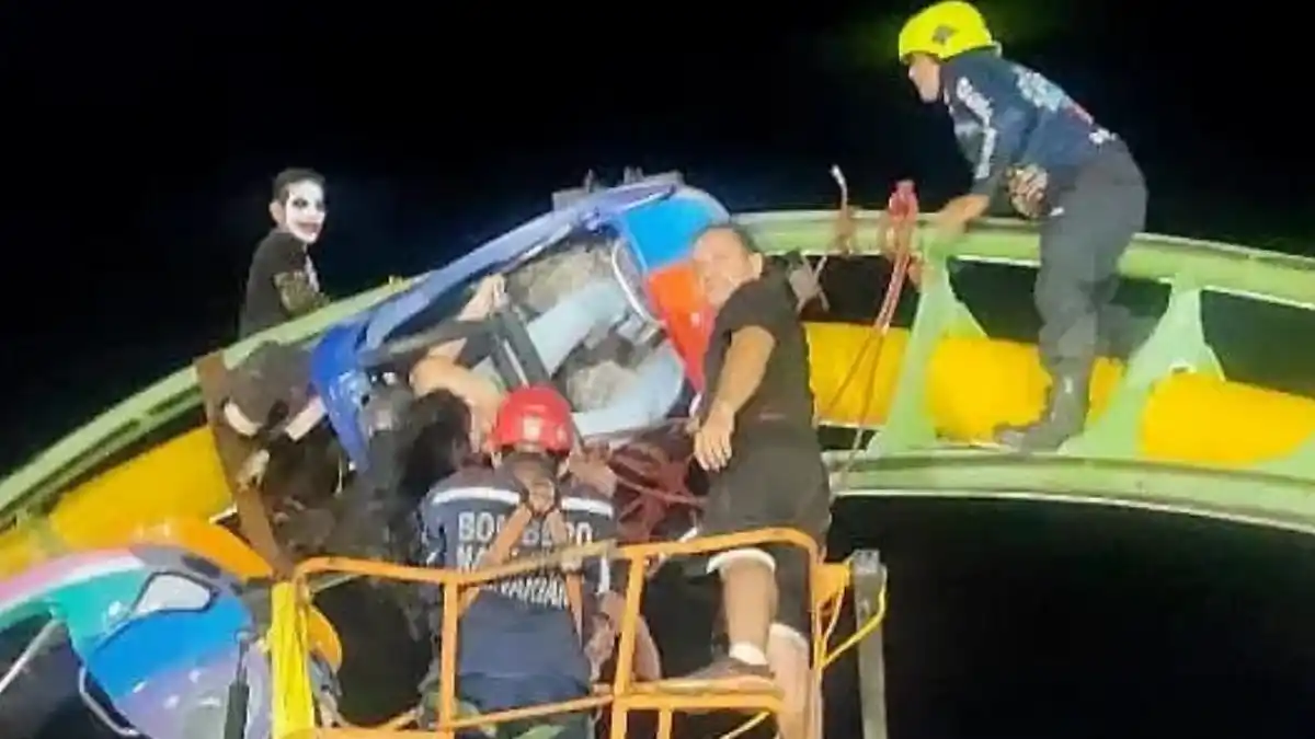 NOCHE DE TERROR: rescatan a seis personas atrapadas en montaña rusa en el Zulia (FOTOS) 