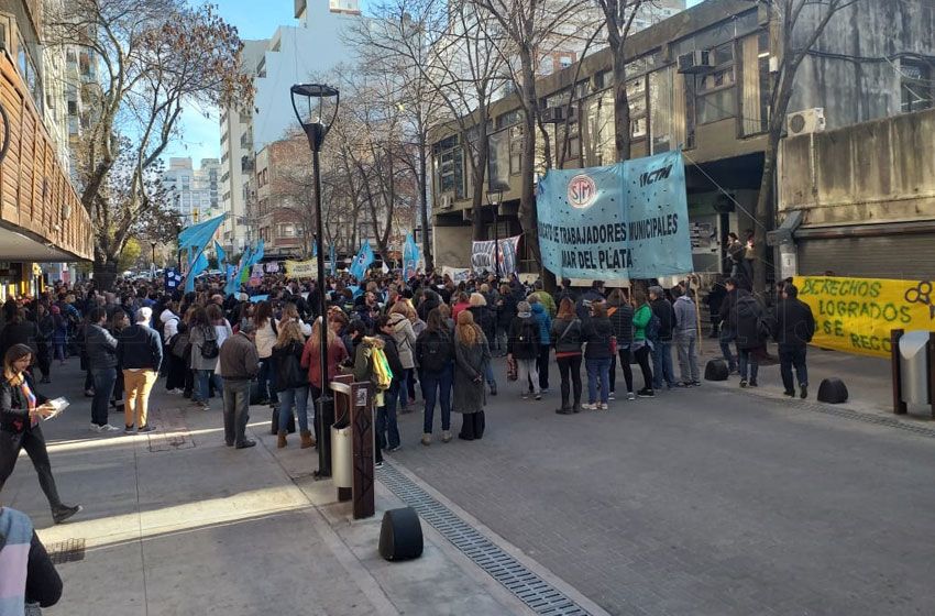 Docentes municipales vuelven a las aulas y convocan a una Asamblea General