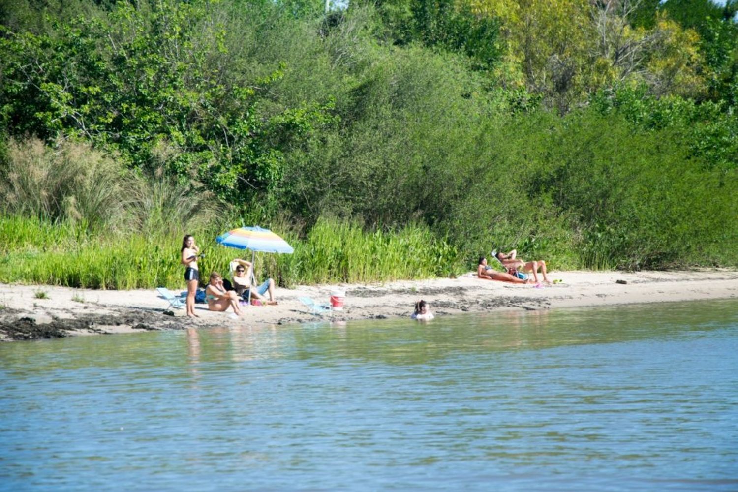 Playas que aparecieron por la bajante en la zona del Camino de la Costa.