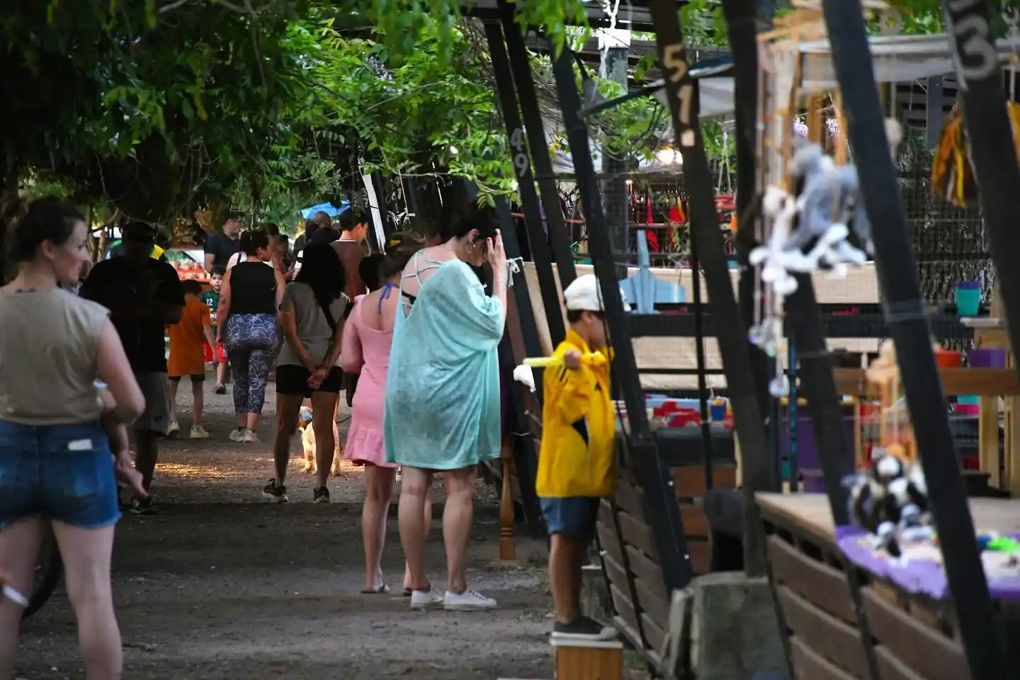 La Feria de Emprendedores y Artesanos amplía su horario y se consolida como un paseo clave del verano en Chascomús