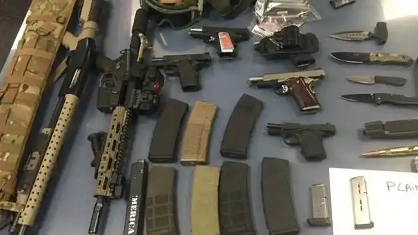 Manhattan: Arrestan a tres personas con un arsenal