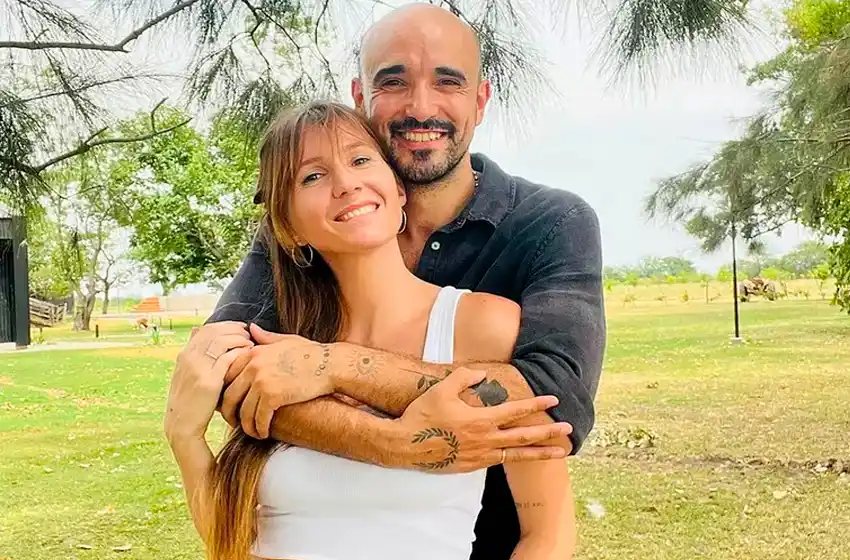 Abel Pintos y Mora Calabrese revelaron el género y el nombre del bebé que están esperando
