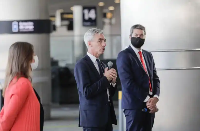 Meoni anunció el retorno de vuelos regulares y servicios de trenes y micros de larga distancia