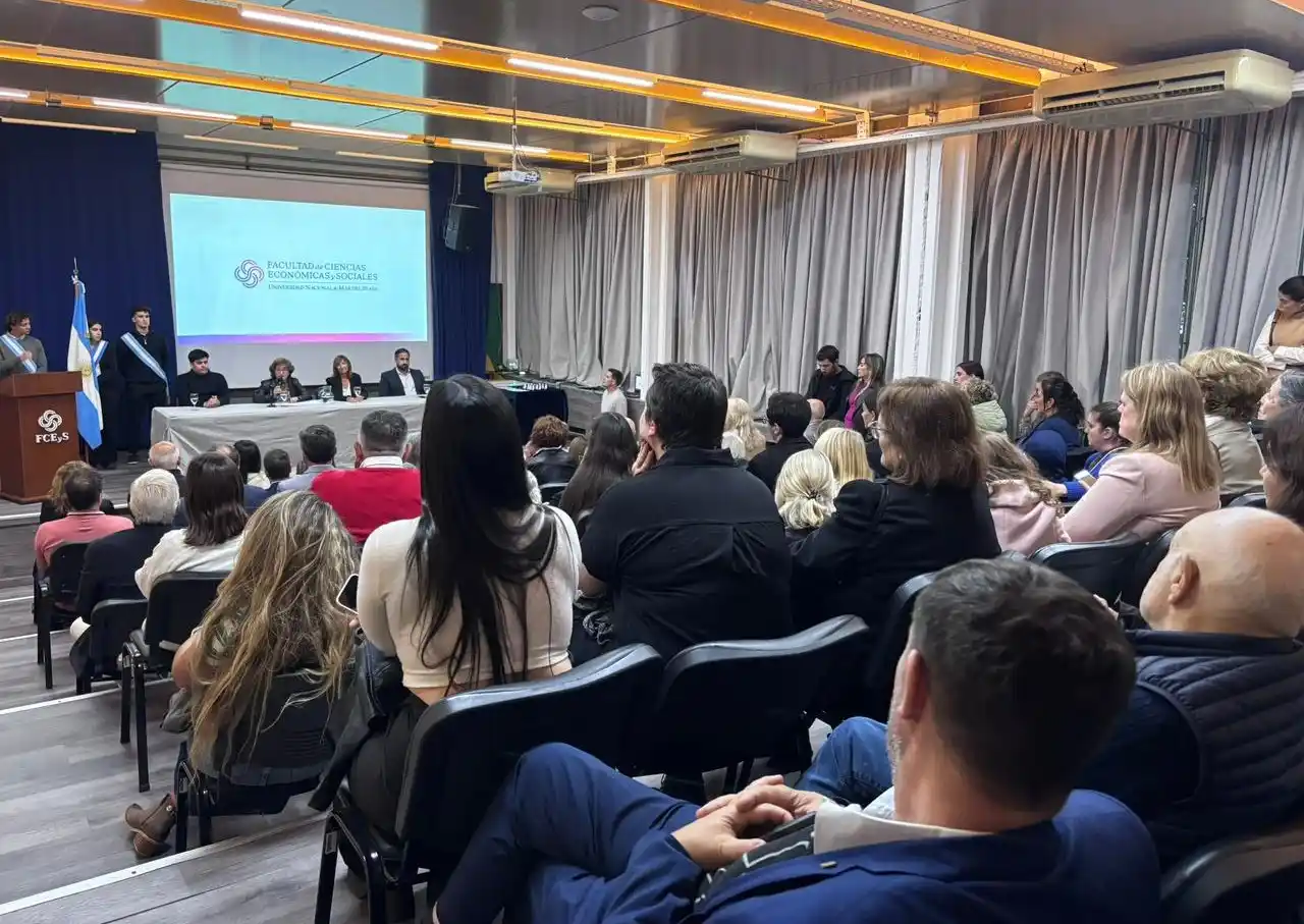 Durante el acto se distinguió a docentes con 25 años de trayectoria ininterrumpida, a profesores y nodocentes.