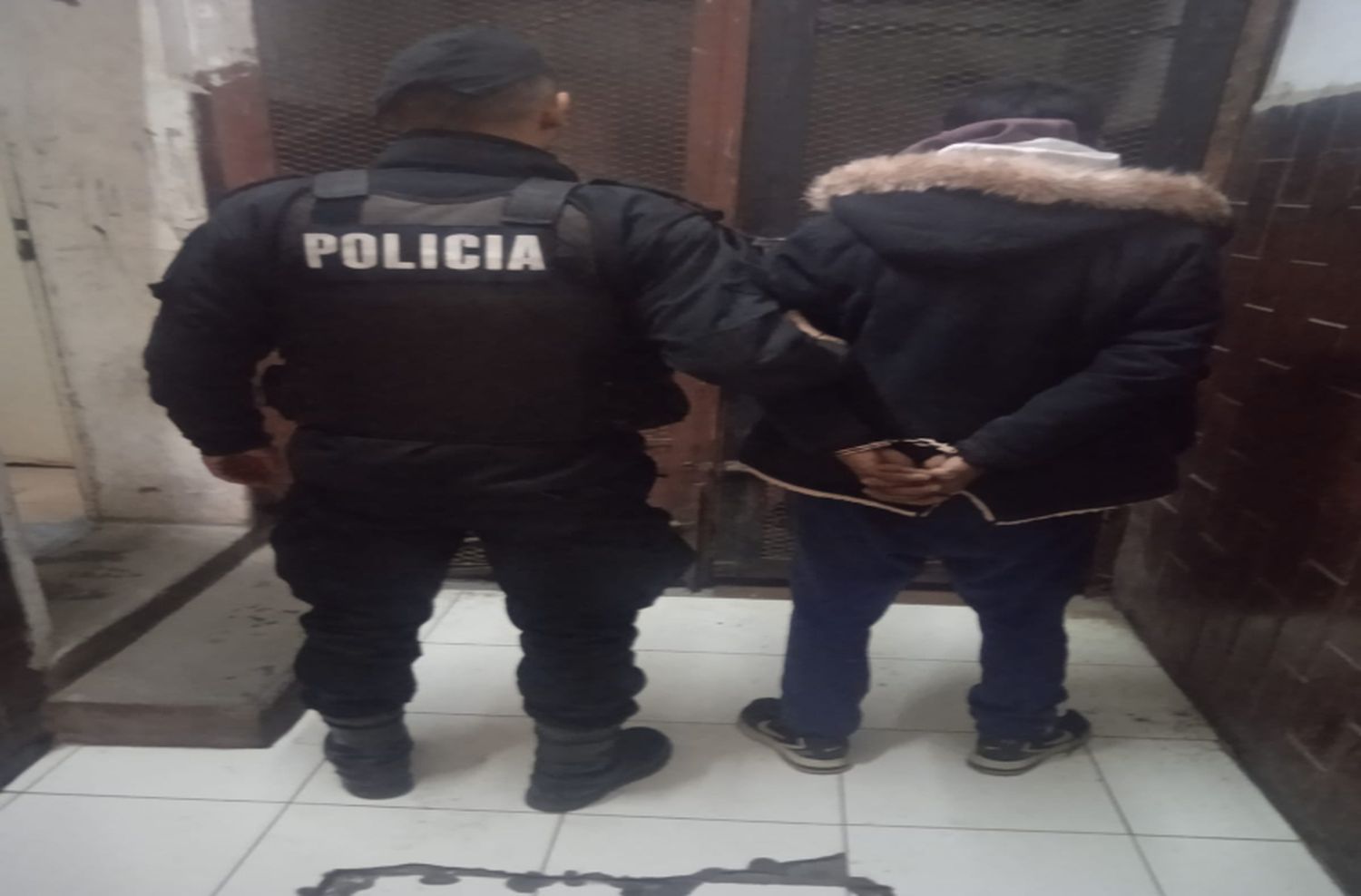 Detuvieron a un hombre en zona sudoeste que llevaba gran cantidad de cocaína en una mochila