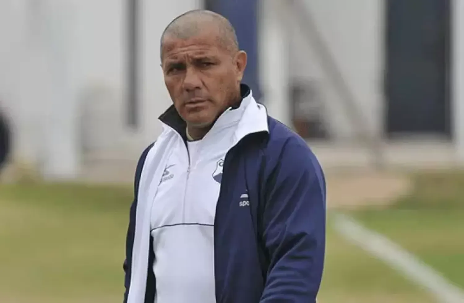 Carlos Enrique fue internado de urgencia