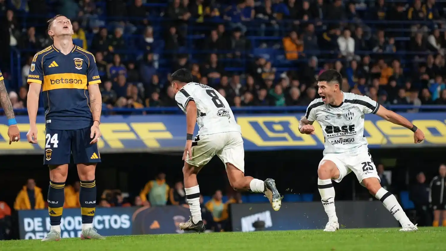 El festejo de Gómez y Florentín contrasta con la desazón de Barinaga.